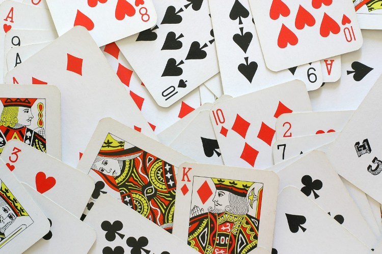 5 Easy card games you can play online